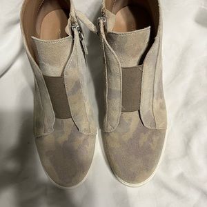 Paolo women’s ankle boots, size 6, suede. Tan and gray.